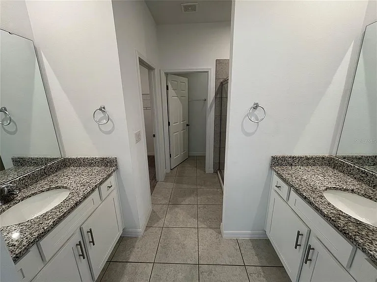 689 Crown Rose Dr — Photo 32