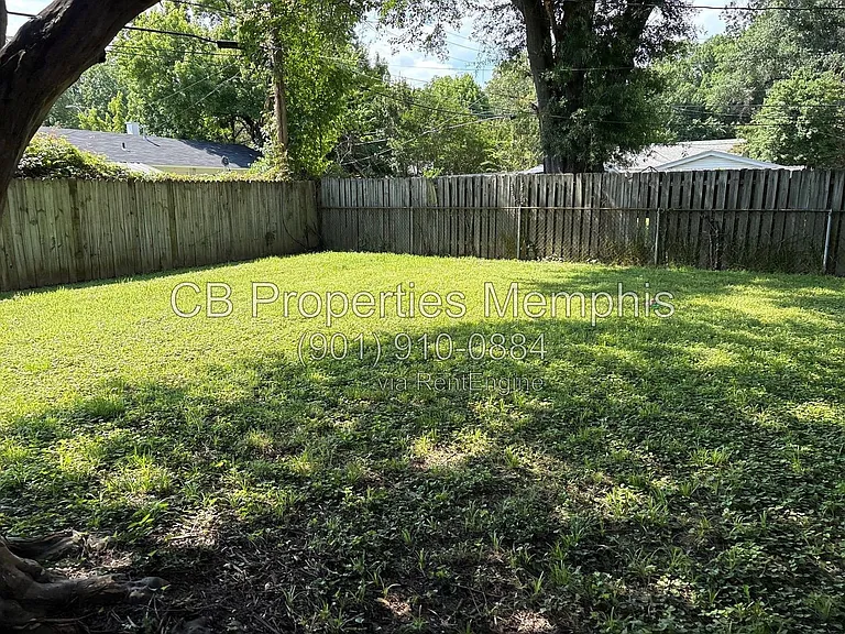 1711 Myrna Ln — Photo 11
