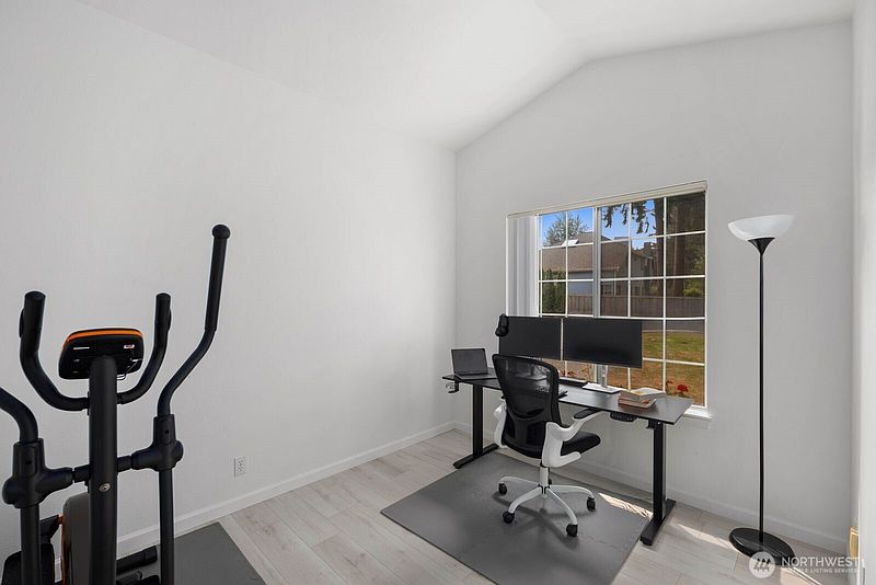 5th image of 25700 SE 35TH Place