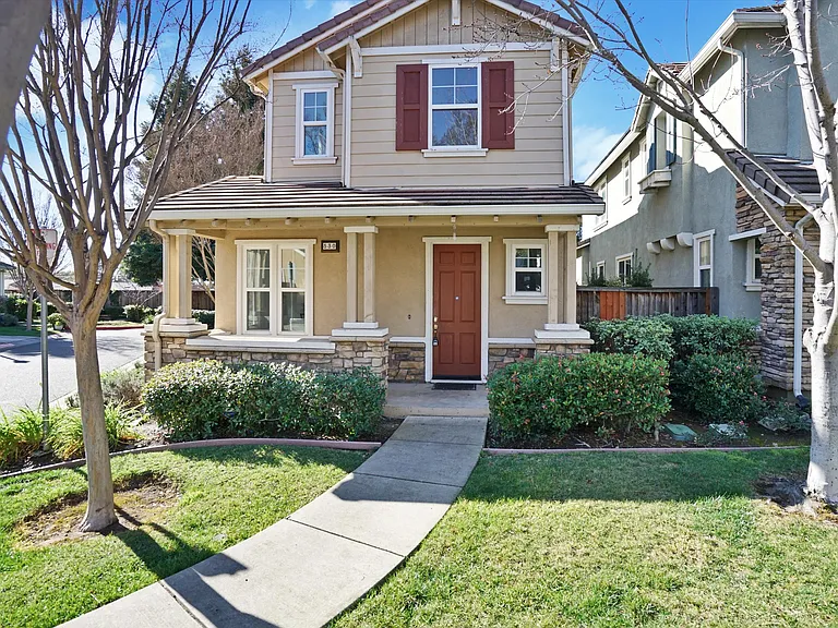 530 Cottage Park Dr — Photo 1
