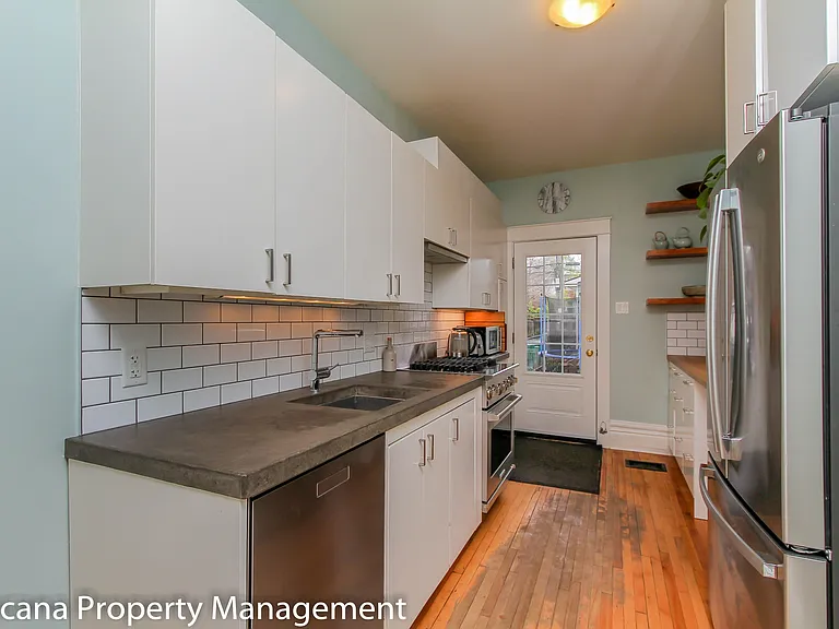 165 Irving Ave — Photo 13