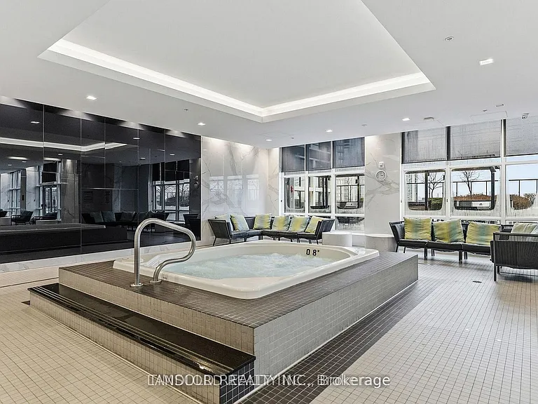 5 Mabelle Ave #Penthouse 33 — Photo 16