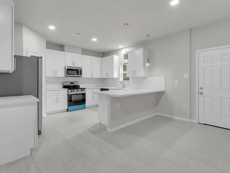 110 Turner St #A — Photo 4