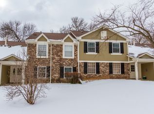 25 Superior Ct Unit L2, Schaumburg, IL 60193