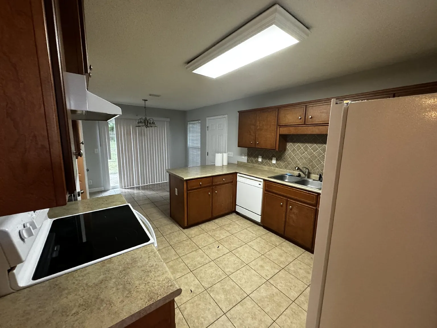3 bed, 2.0 bath, 1356 sqft, $1,800 — Photo 4