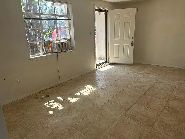 3713 Mallard Dr — Photo 7