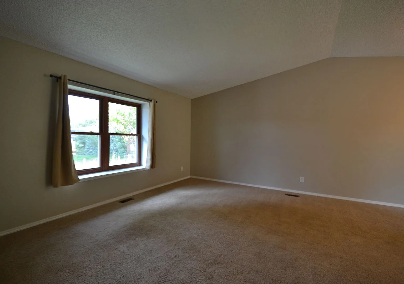 3 Bedroom Home Available Now! — Photo 2