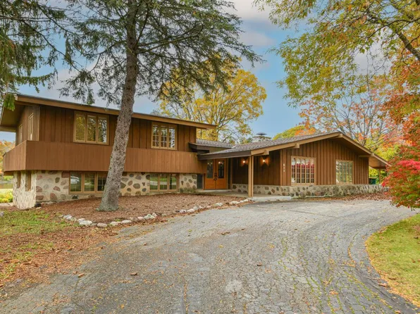 611 Riverview DRIVE, Thiensville, WI 53092