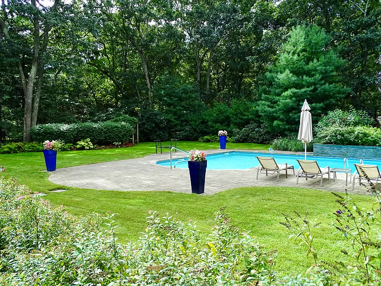150 Talmage Farm Ln — Photo 1