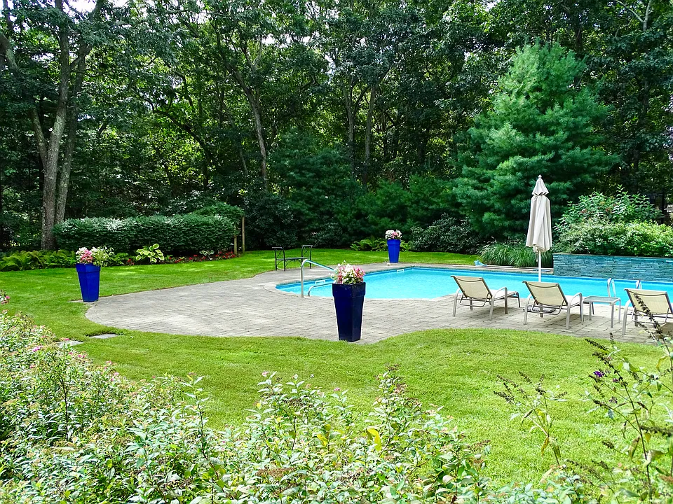 150 Talmage Farm Ln