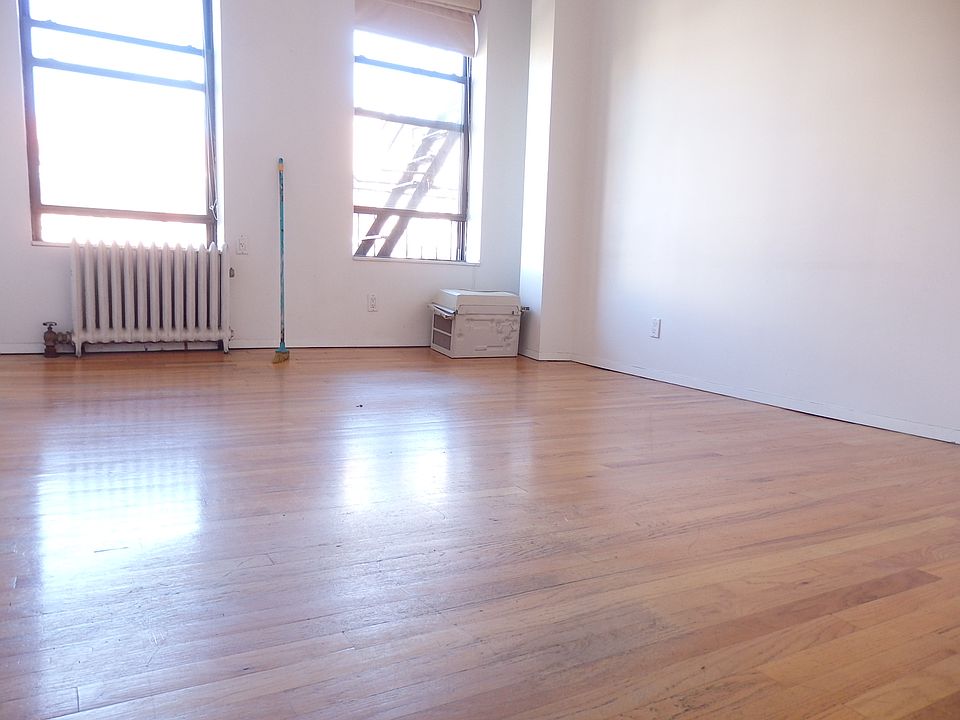 1st image of 415 W 47th St #5RW
