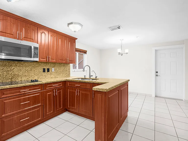 9 E 4th St #101 — Photo 16