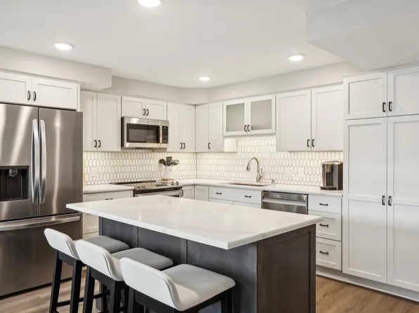 7220 York Ave S APT 414, Edina, MN 55435