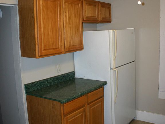 5th image of 719 NE Deery St #1