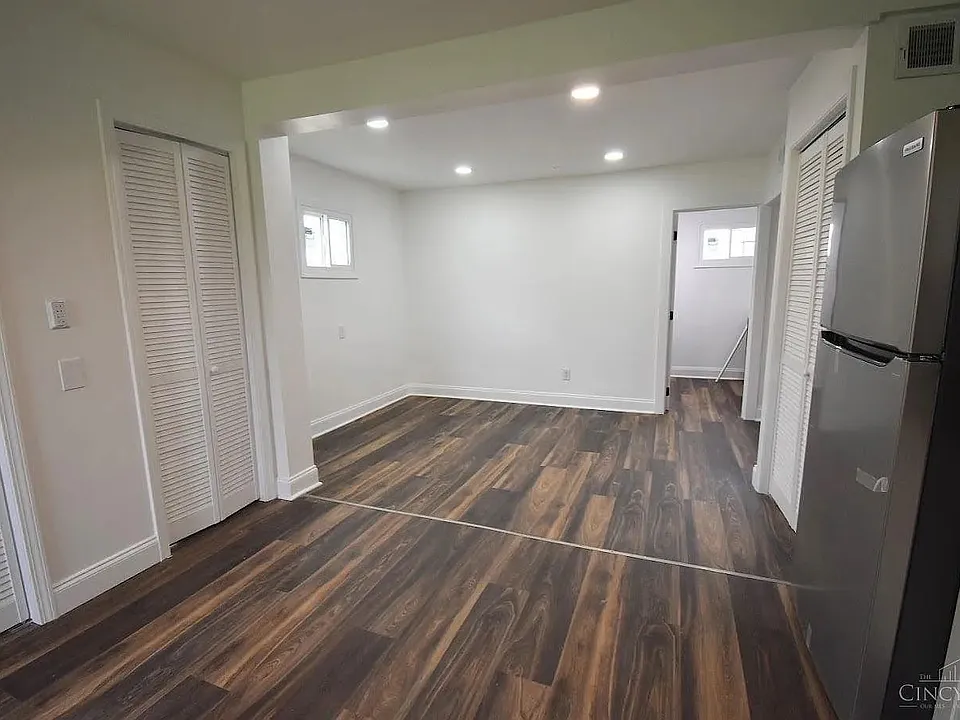 302 W Main St #2