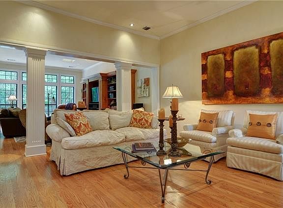 3rd image of 2704 W Prairie Creek Dr