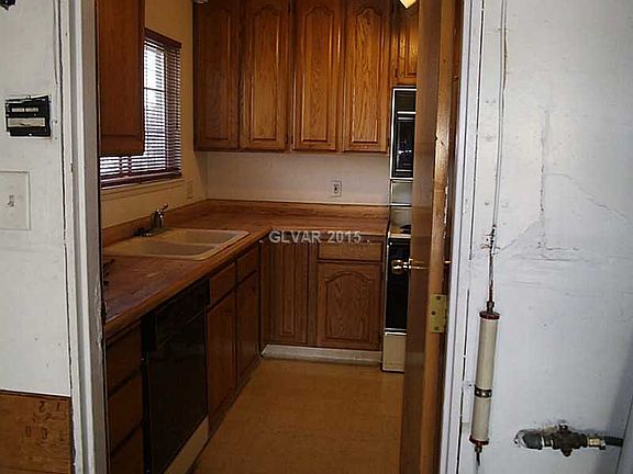2nd image of 5221 Longridge Ave