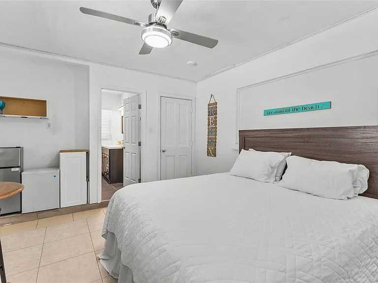 2082 Orchid St — Photo 9