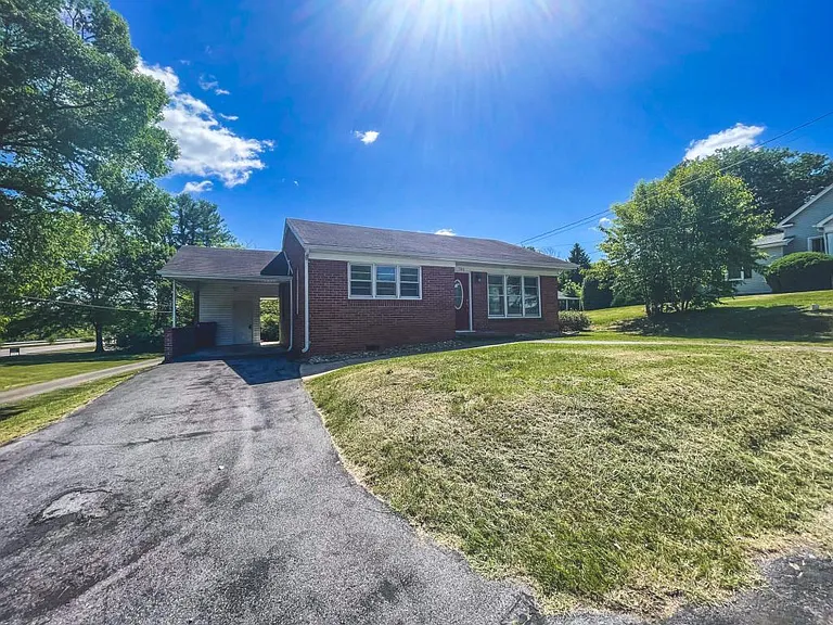 700 W Cedar St — Photo 17