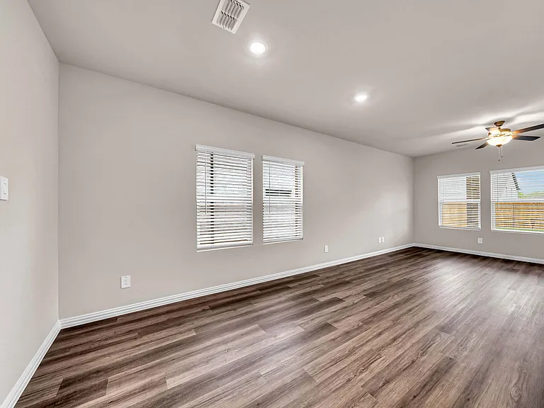 504 Weller Rd — Photo 11