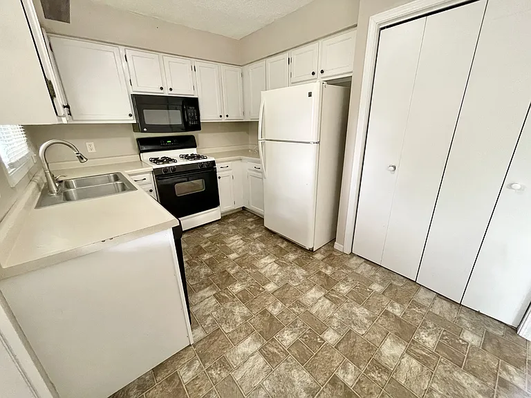 105 Colony Dr — Photo 14