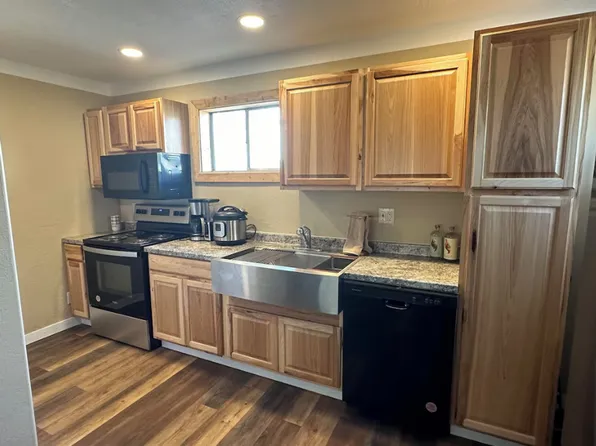 211 SE 16th St, Pendleton, OR 97801