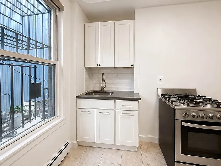 64 Steuben St #1R — Photo 3