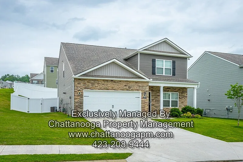 5 bed, 2.5 bath, 2581 sqft, $2,795 — Photo 2