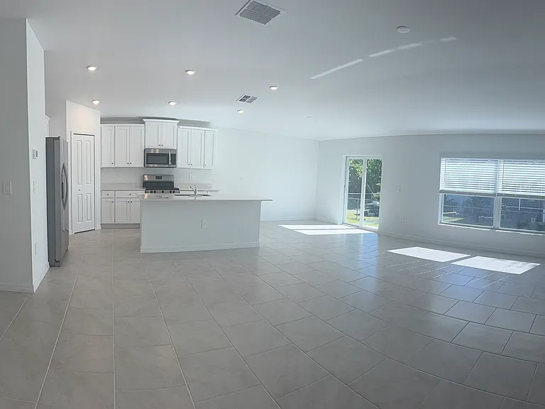 20207 Benton Ave — Photo 2