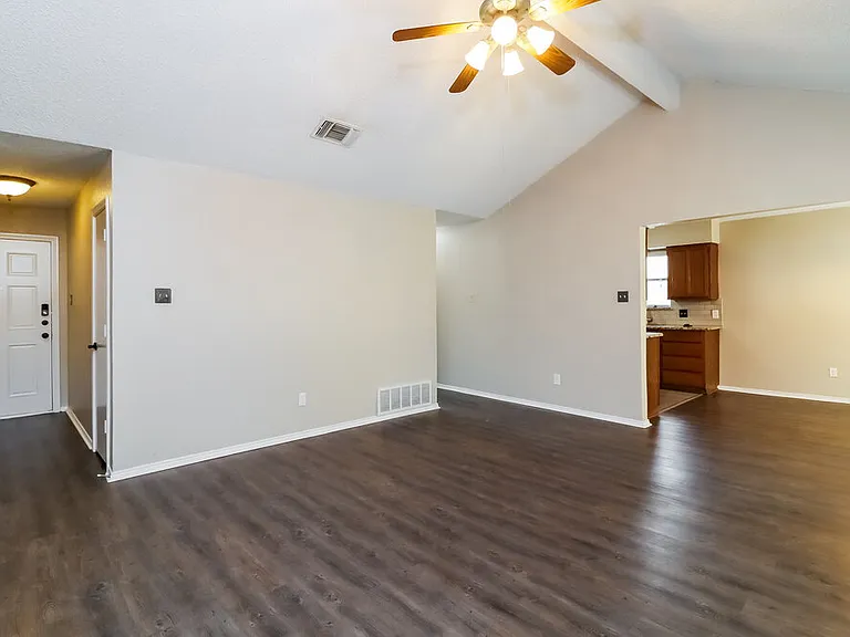 721 Owens Dr — Photo 6