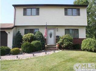 9 Calvin Ct, Old Bridge, NJ 08857