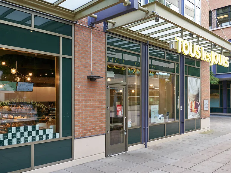 Discover new restaurants, diners and bakeries.
