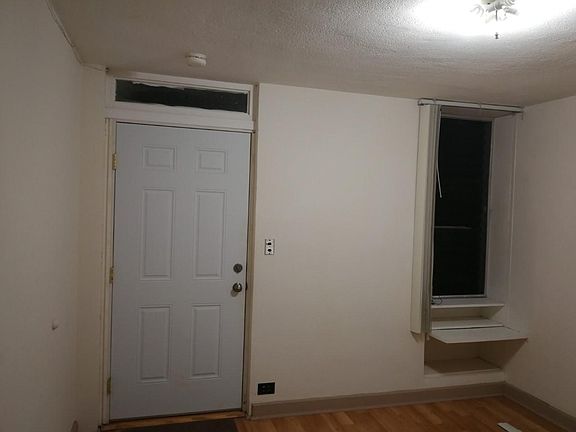 Front door/Living room