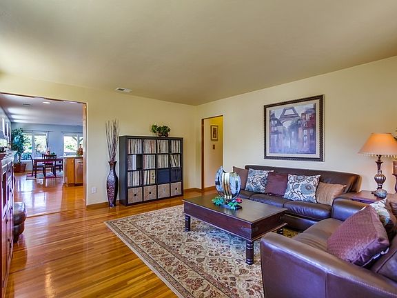 4th image of 682 Elsie Way