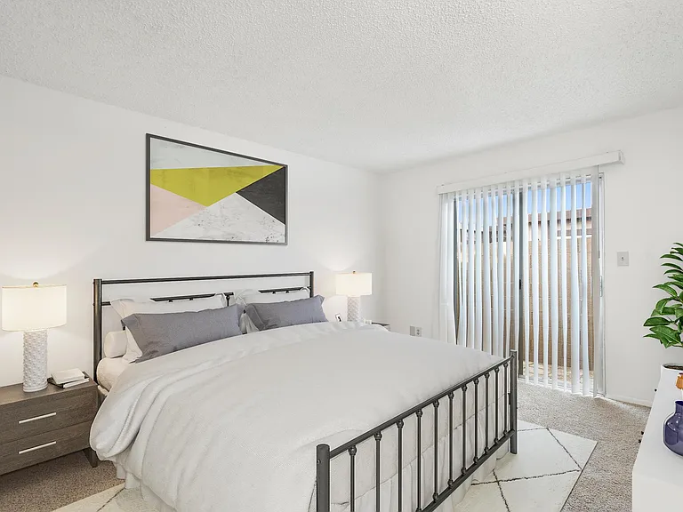 908 S Hacienda Dr — Photo 3