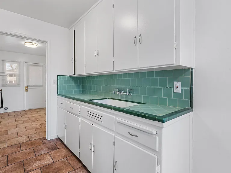 1225 N Lincoln St — Photo 18