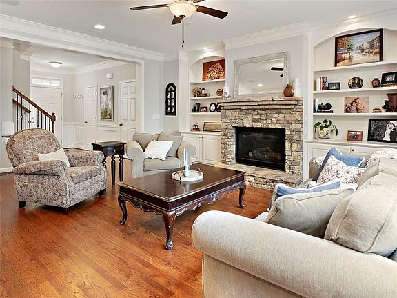 4th image of 985 Sandtown Place Dr SW