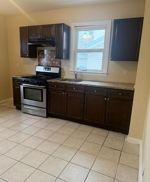 2nd image of 107 Beaumont Pl #1