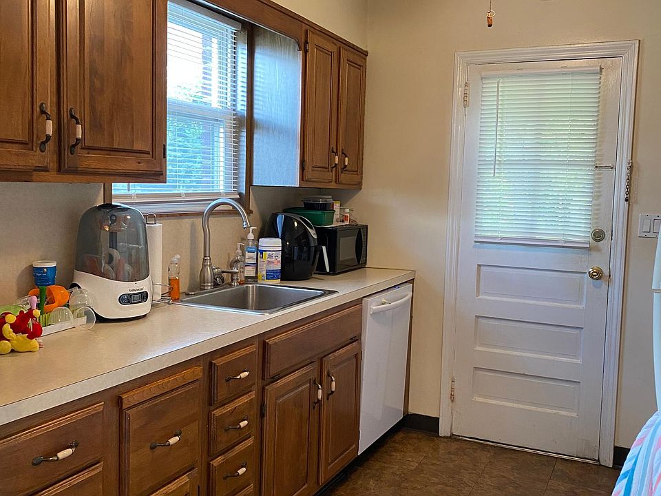 1st image of 194 Scott Ave #1