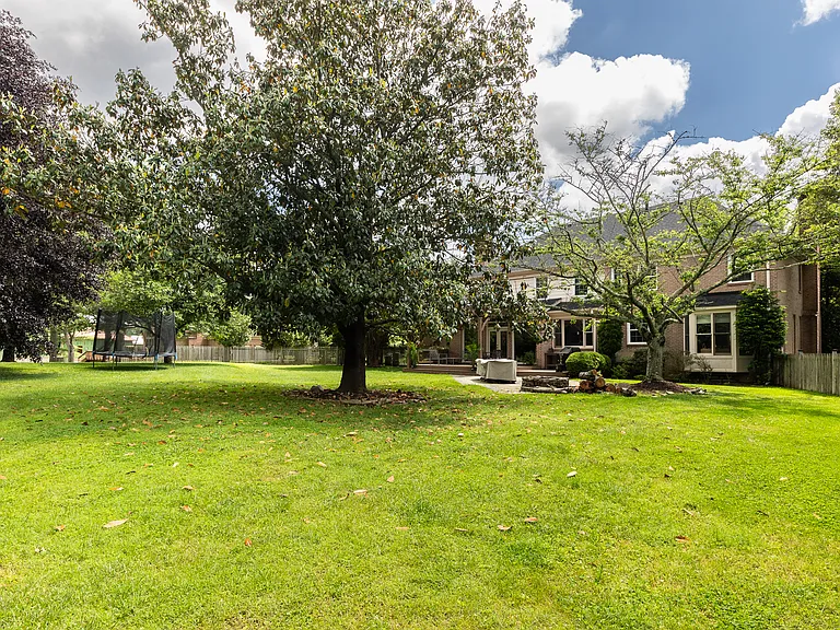 8809 Saunders Ln — Photo 58