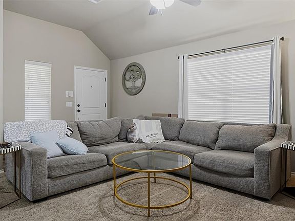 5th image of 2404 Golden Ln