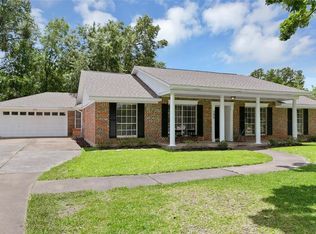 105 Burnett Dr, Baytown, TX 77520