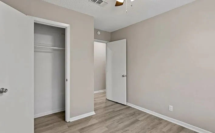 315 S Loving Ave — Photo 10