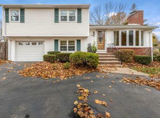 21 Ledge View Dr, Cumberland, RI 02864