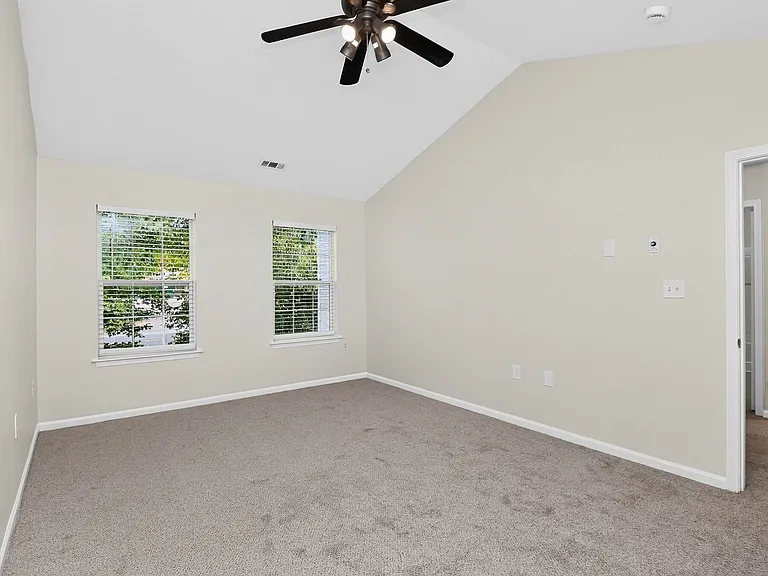 3928 Glory St — Photo 7