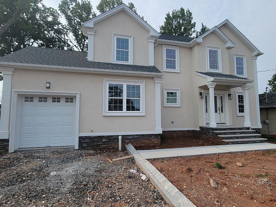 1st image of 208 E James Pl E