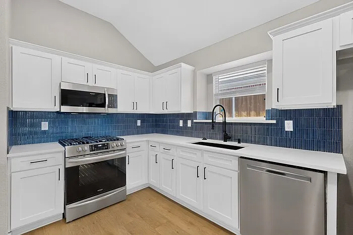 9881 Cambridge Dr — Photo 17