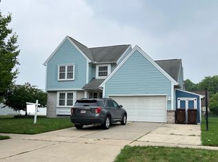 301 Harbour Pointe Dr, Belleville, MI 48111