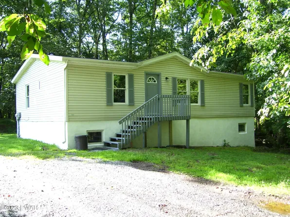 6 Oak Mountain Dr, Hawley, PA 18428