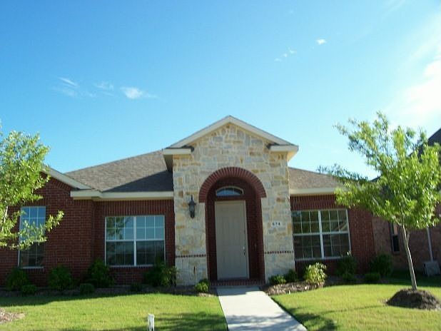 1st image of 921 Mockingbird Ln